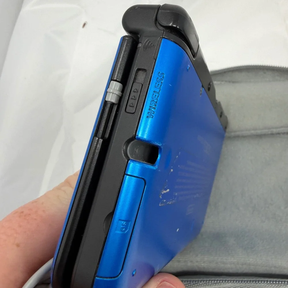 Nintendo 3DS XL Blue Black Handheld Console SPR-001 Bundle Case Charger 4GB SD